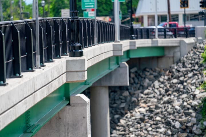 picture of concrete bridge